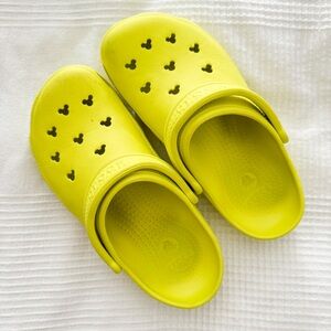Disney Mickey Crocs Mens 6 Womens 8